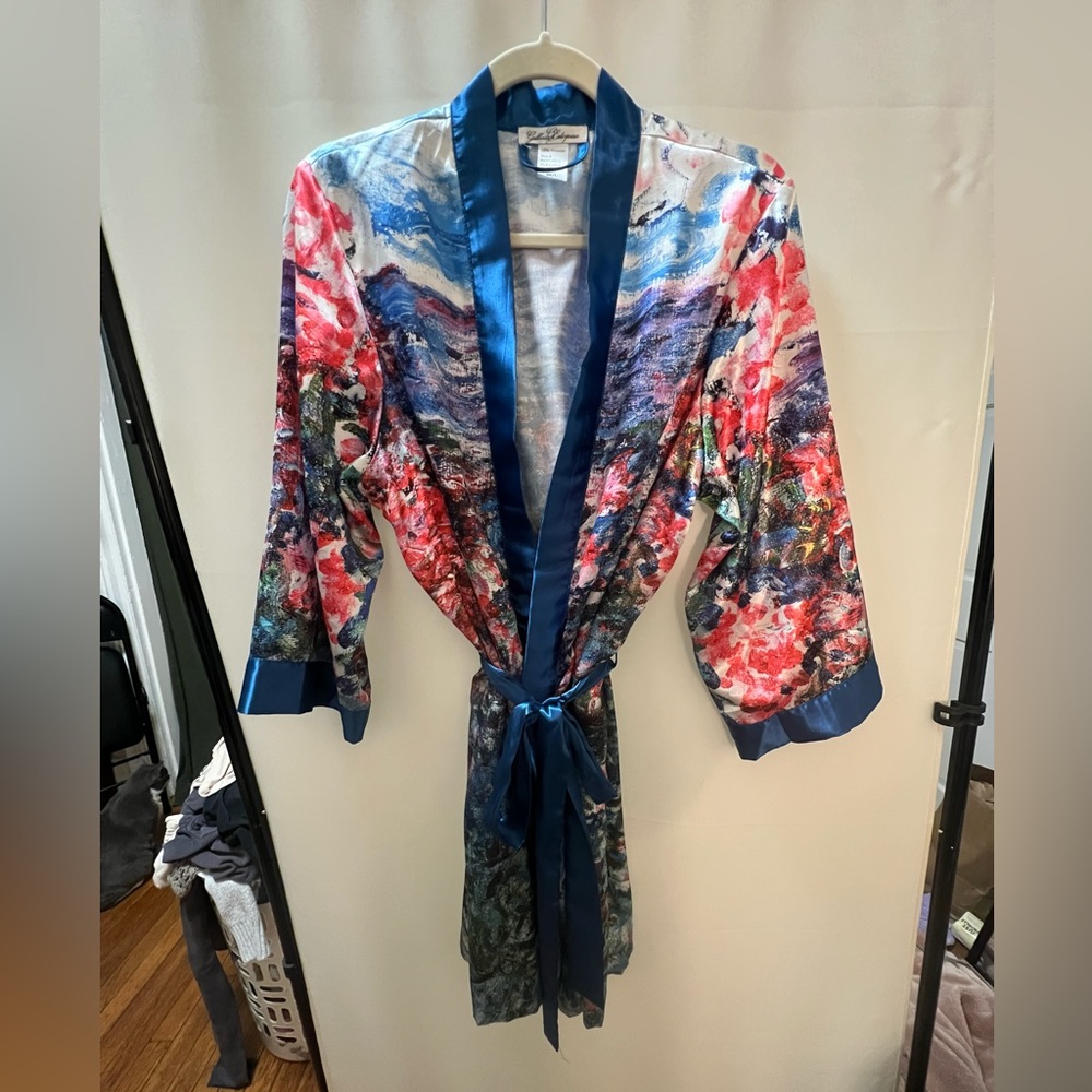 Galleria Enterprises Artwork Series Satin Robe Size M/L